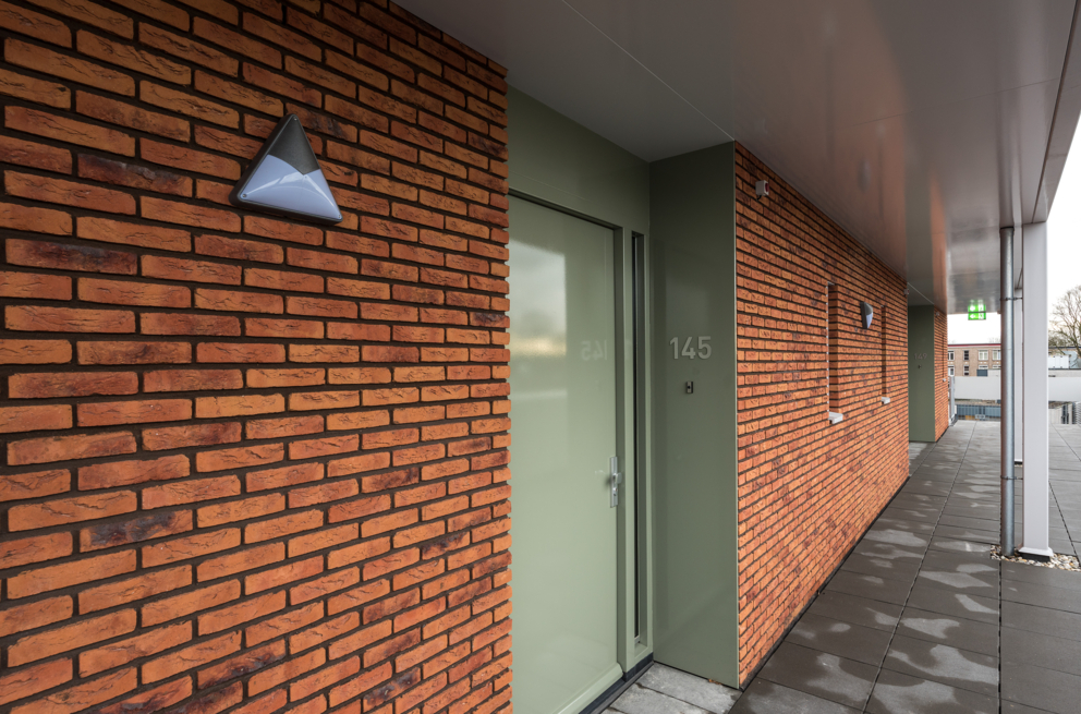 Lightronics GEO armaturen bij de voordeuren in een zorgcomplex in Tilburg