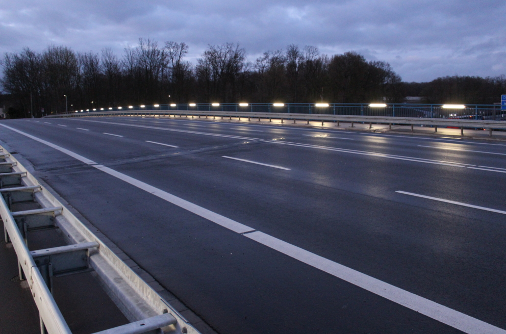 Lightronics armatuur langs een snelweg