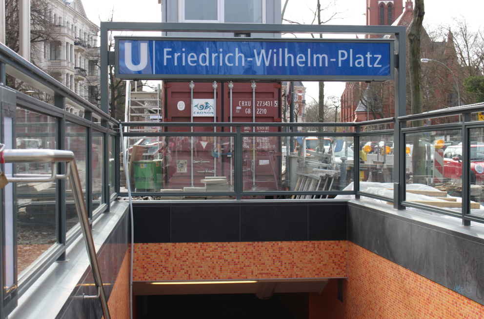 Lightronics armatuur op metrostation Friedrich-Wilhelm-Platz 