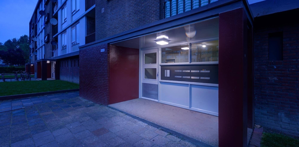 Lightronics TPB armatuur bij de entree van een flat