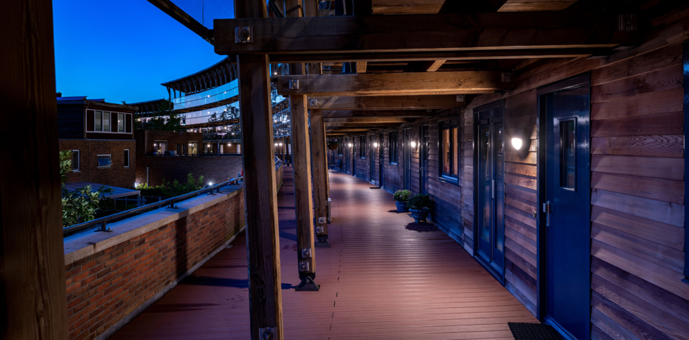 Lightronics DOTT armaturen in de galarij van appartementencomplex Hoge Rij in Deventer