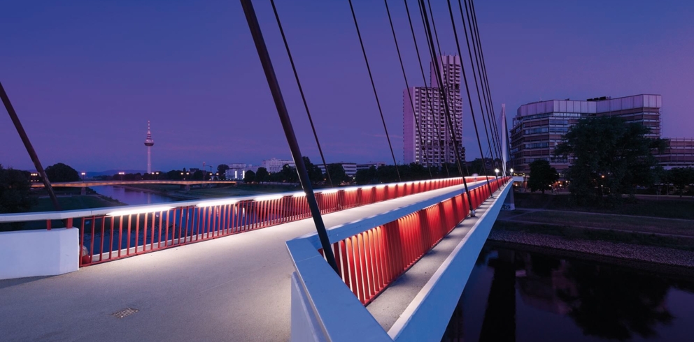 Lightronics TRITEGO armatuur op een brug