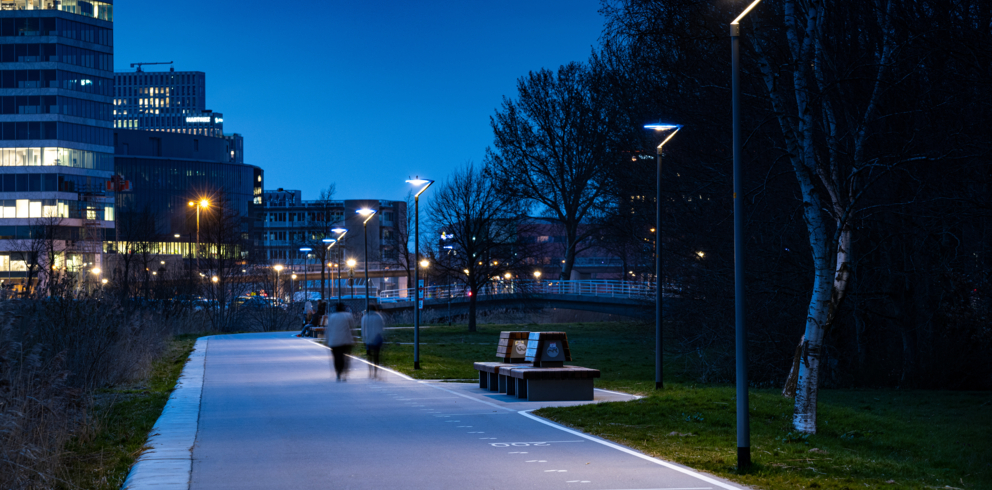 Lightronics PRUNUS F armaturen langs weg in het Lumierepark in Almere
