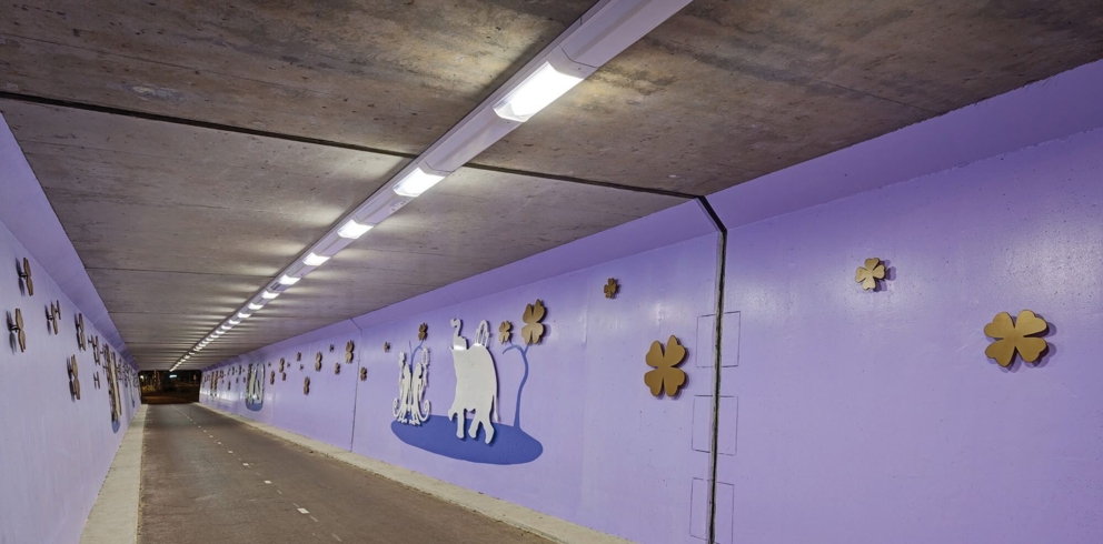 Lightronics VENTEGO armatuur aan het plafond van een fietstunnel