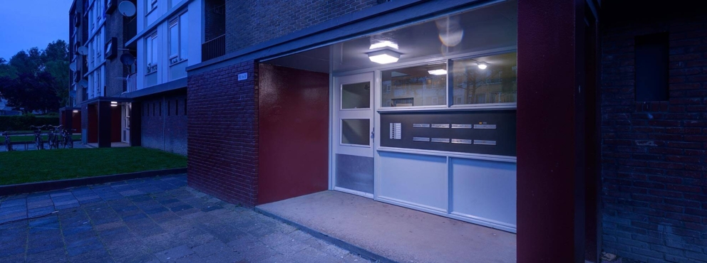 Lightronics TPB armatuur bij de entree van een flat