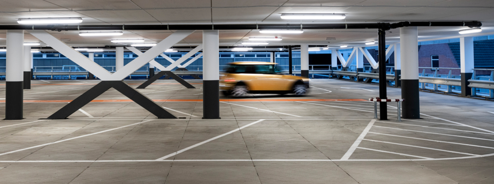 Lightronics PGA armaturen in een parkeergarage