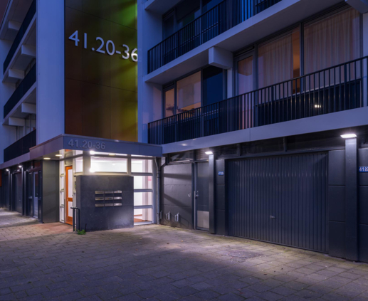 Lightronics GPA armaturen bij de entree van een appartementencomplex in Weezenhof in Nijmegen Lightronics GPA armaturen bij de entree van een appartementencomplex in Weezenhof in Nijmegen