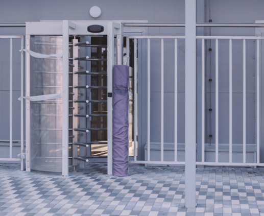 Lightronics armatuur bij een gevangenis entree Lightronics armatuur bij een gevangenis entree