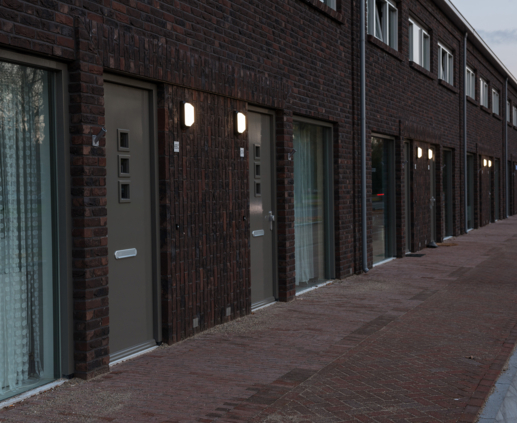 Lightronics TPS armaturen bij de voordeuren van woningen in Apeldoorn Lightronics TPS armaturen bij de voordeuren van woningen in Apeldoorn