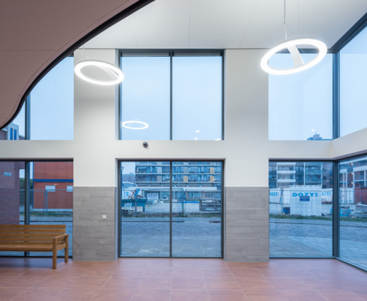 Lightronics CLARA 720 armaturen in de entree hal van een galerijflat in Den Helder Lightronics CLARA 720 armaturen in de entree hal van een galerijflat in Den Helder