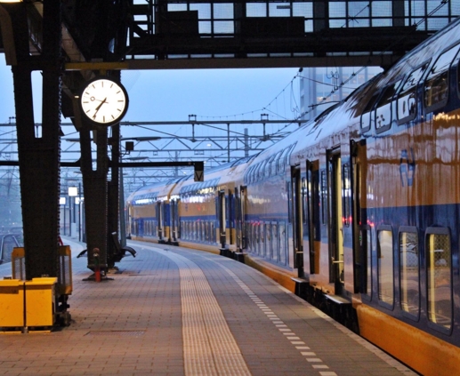 Lightronics armaturen voor treinstations