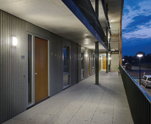 Lightronics TPS armatuur in de galerij van een appartementencomplex